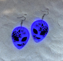 Load image into Gallery viewer, Earrings - Extra Tetra-restrial Alien Heads - Blacklight Reactive Variables with Black Paint
